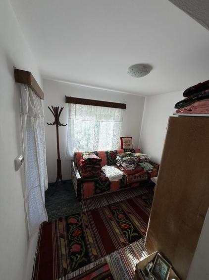 Casă cu 4 camere în Gherghița