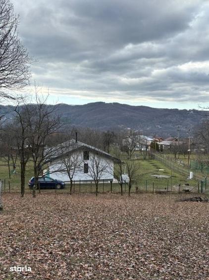 Casă cu 4 camere cu Teren 1700 Mp în Podul Corbului