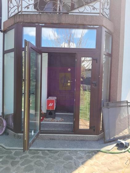 Casă cu 5 camere cu Teren 958 Mp în Central