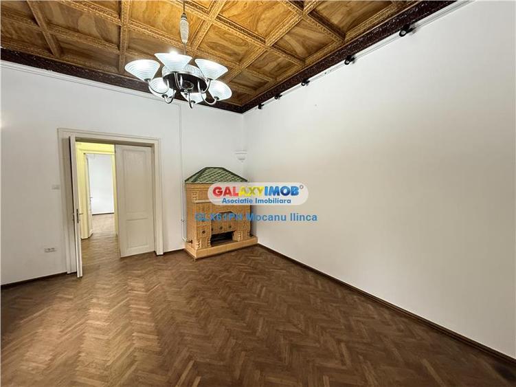 Casă cu 7 camere cu Teren 438 Mp în Ultracentral
