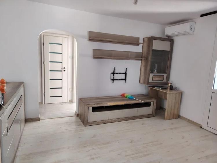 Apartament cu 3 camere semidecomandat, mobilat în Liviu Rebreanu