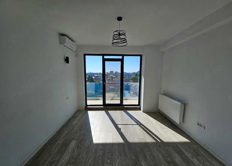 Apartament cu 3 camere semidecomandat în Iancului