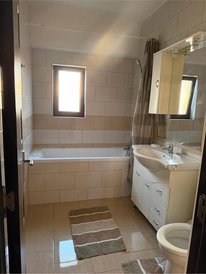 Apartament cu 3 camere decomandat în Florești