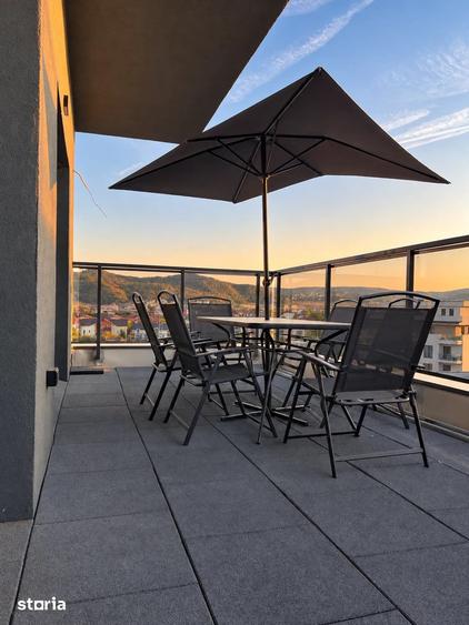 Penthouse cu 3 camere semidecomandat, mobilat în Florești