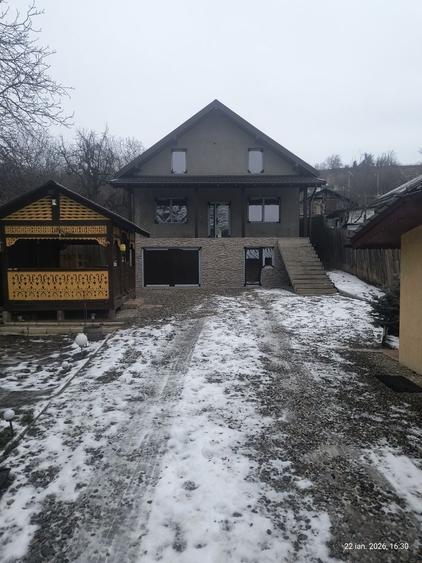Casă cu 4 camere în Mărgineni