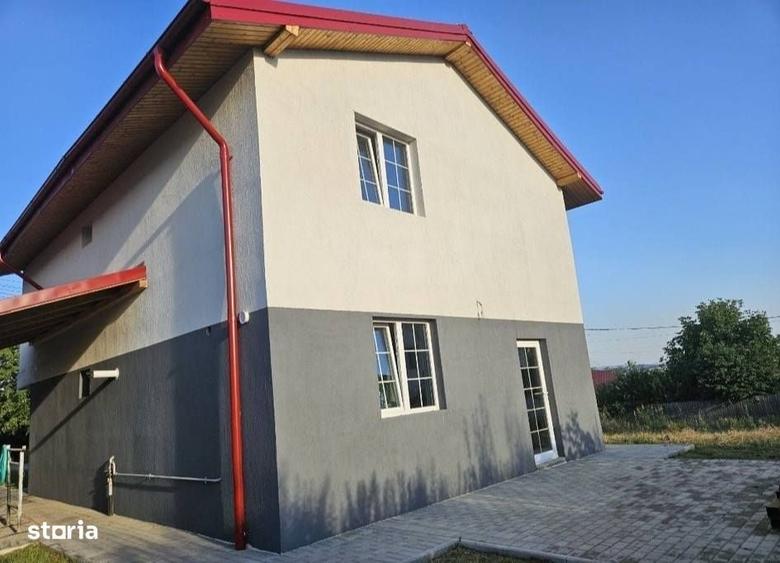 Casă cu 4 camere în Breazu