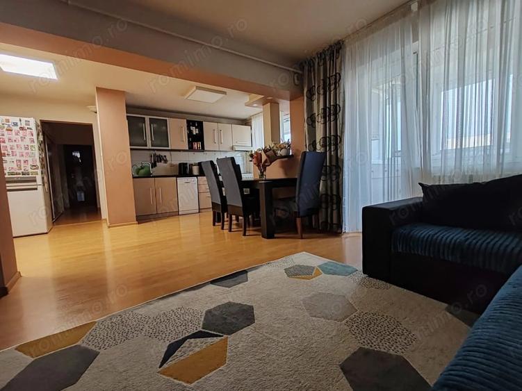 Apartament cu 4 camere decomandat în Micro 20