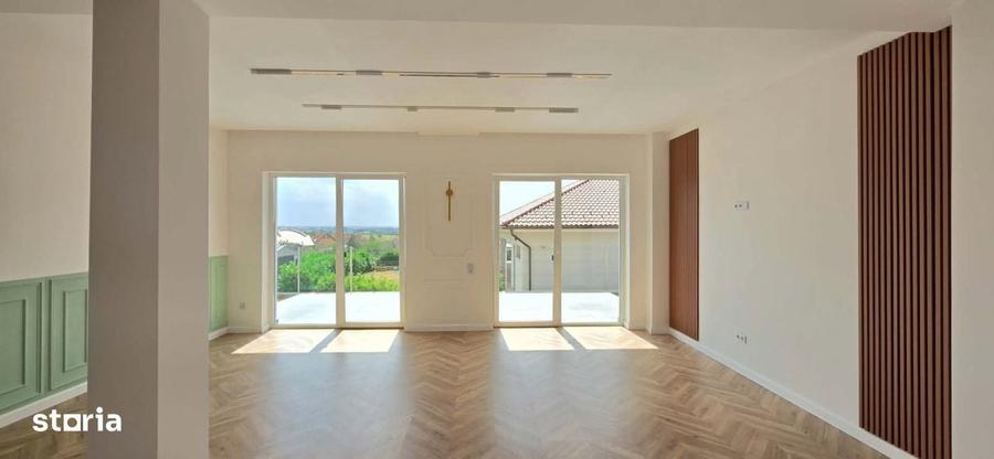 Casă cu 3 camere semidecomandat în Paleu