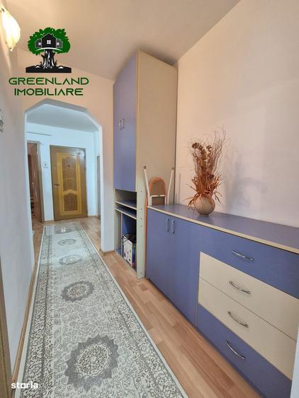 Apartament cu 3 camere decomandat în Podul de Fier