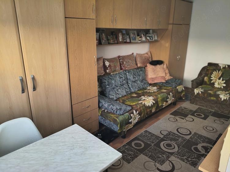 Garsonieră decomandată în Valenta