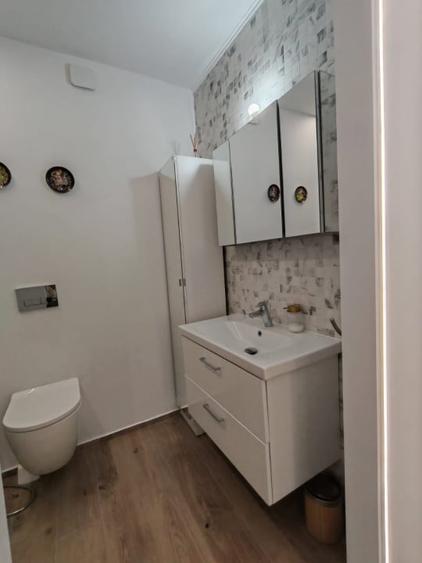 Apartament cu 3 camere decomandat, mobilat în P-ta Presei Libere
