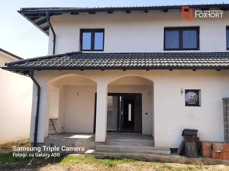 Casă cu 4 camere cu Teren 247 Mp în Plopi