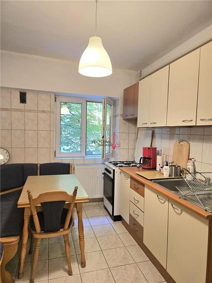 Apartament cu 4 camere decomandat în Doamna Ghica