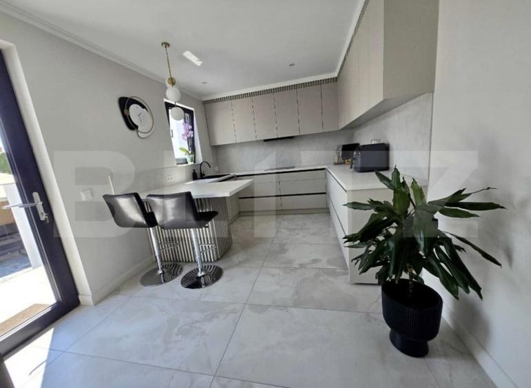 Casă cu 5 camere cu Teren 400 Mp în Central