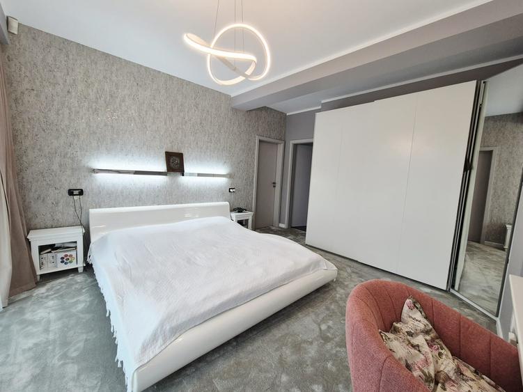 Apartament cu 4 camere decomandat în Primo