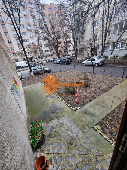 Apartament cu 4 camere decomandat în Crângași