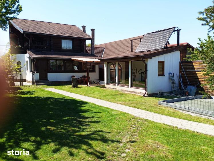 Casă cu 6 camere cu Teren 670 Mp în Florilor