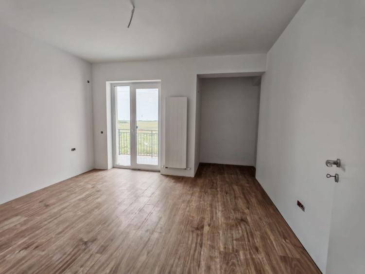 Apartament cu 4 camere decomandat în Berceni