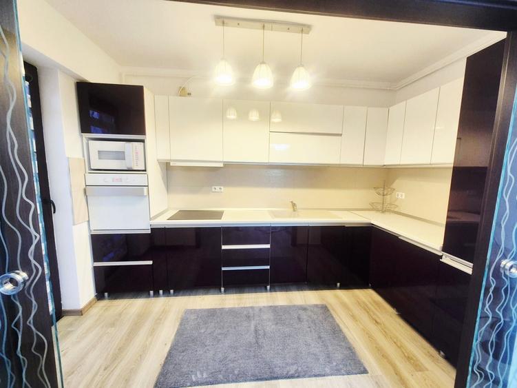 Apartament cu 3 camere decomandat în Exterior Vest