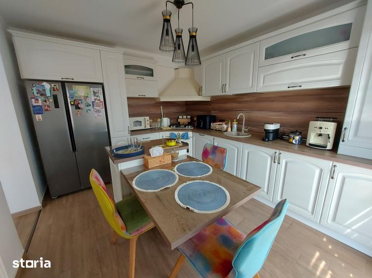 Casă cu 4 camere cu Teren 250 Mp în Central