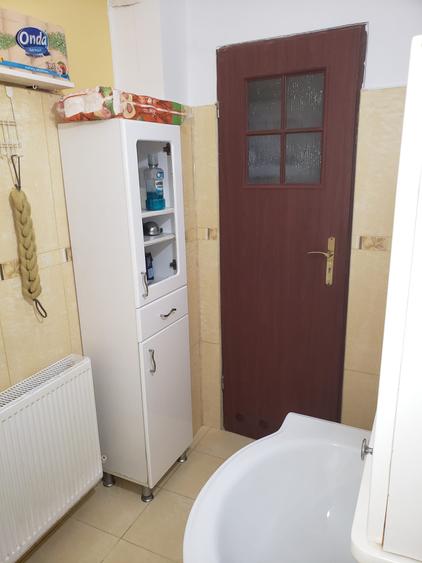Apartament cu 3 camere decomandat, mobilat în Poarta 6