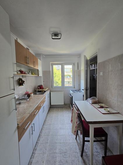 Apartament cu 3 camere decomandat în P-ța Doina