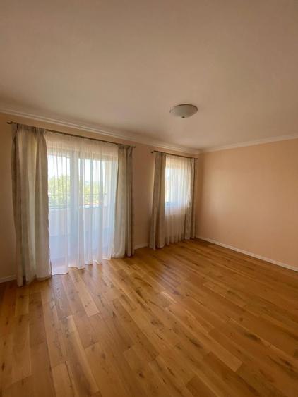 Casă individuală cu 5 camere cu Canalizare în Cornișa