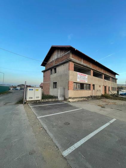 Cladire / Spatiu comercial 680 mp - Inchiriere Targoviste - 1