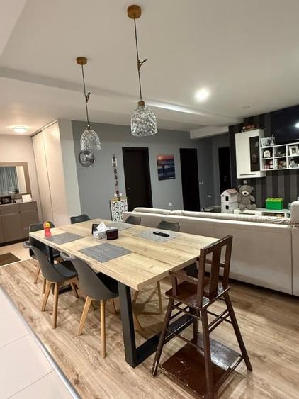 Apartament cu 3 camere semidecomandat, mobilat în Florești