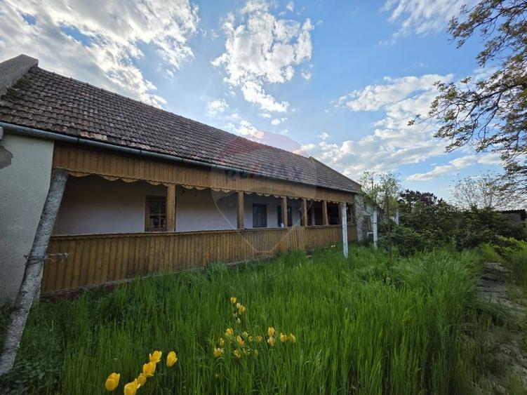 Casă individuală cu 4 camere cu Teren 2880 Mp în Giulvăz