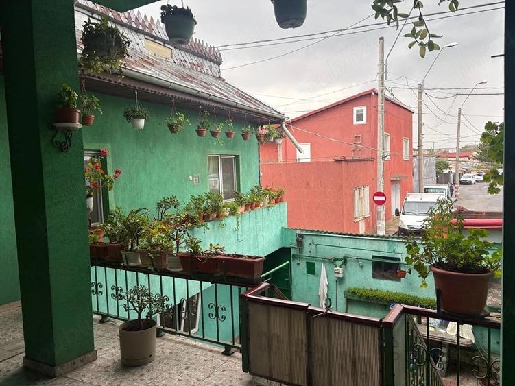 Casă cu 4 camere cu Teren 450 Mp în Central