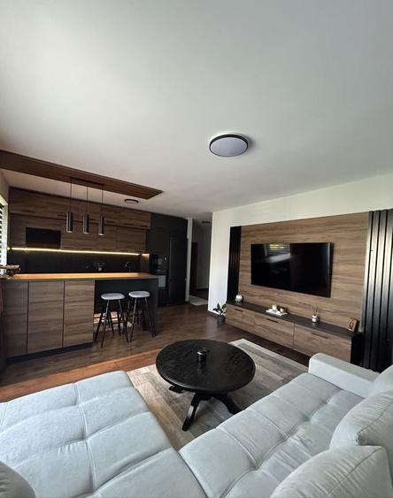 Apartament cu 3 camere decomandat în Centura