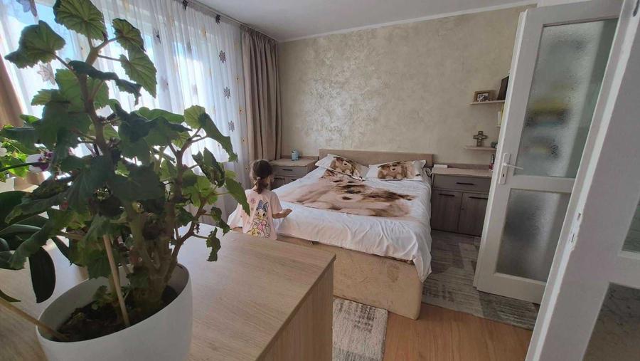 Apartament cu 3 camere semidecomandat în Central