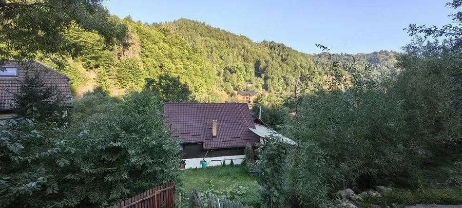 Casă cu 11 camere cu Teren 1200 Mp în Moieciu