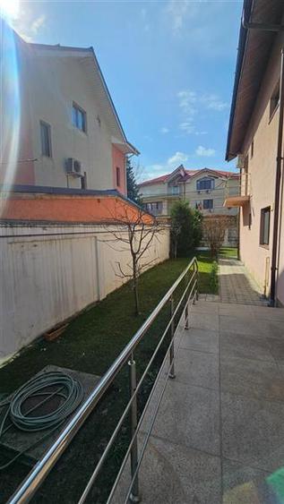 Casă individuală cu 6 camere cu Canalizare în Prelungirea Ghencea
