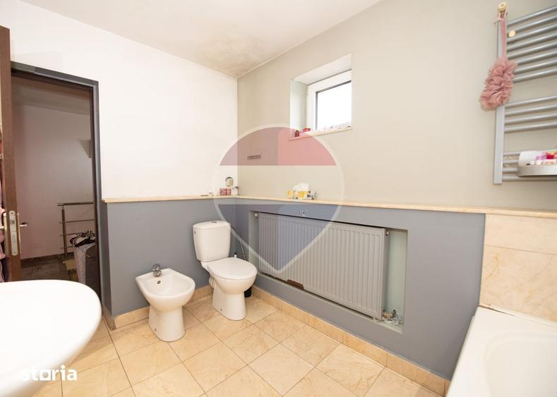 Casă cu 9 camere cu Teren 1200 Mp în Cornetu