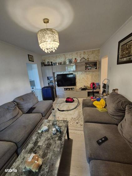 Apartament cu 3 camere semidecomandat în Dacia