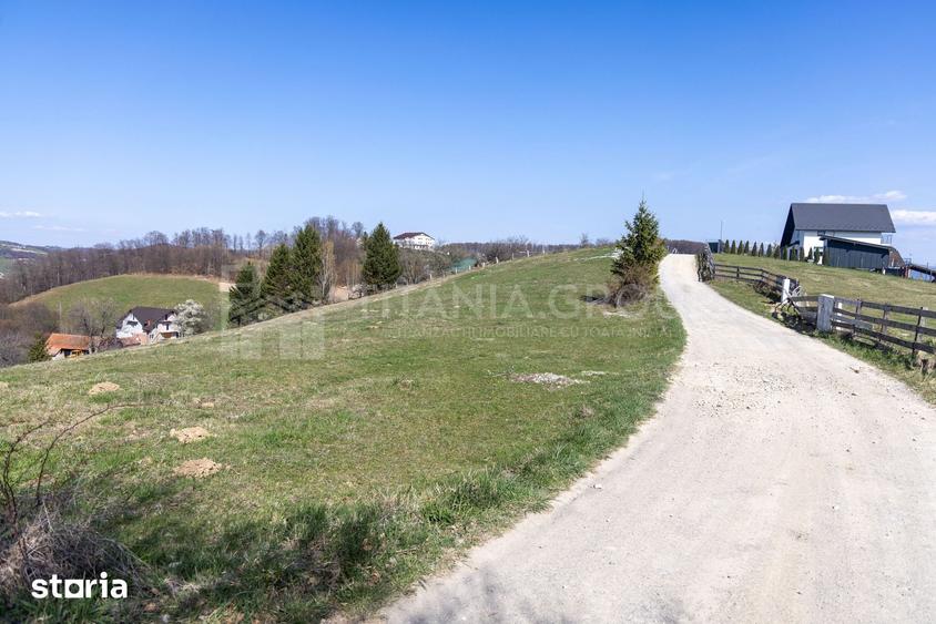Teren de 3791 mp, în Moieciu