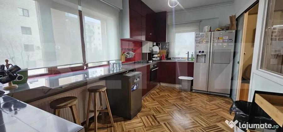 Apartament cu 4 camere semidecomandat, mobilat în Central