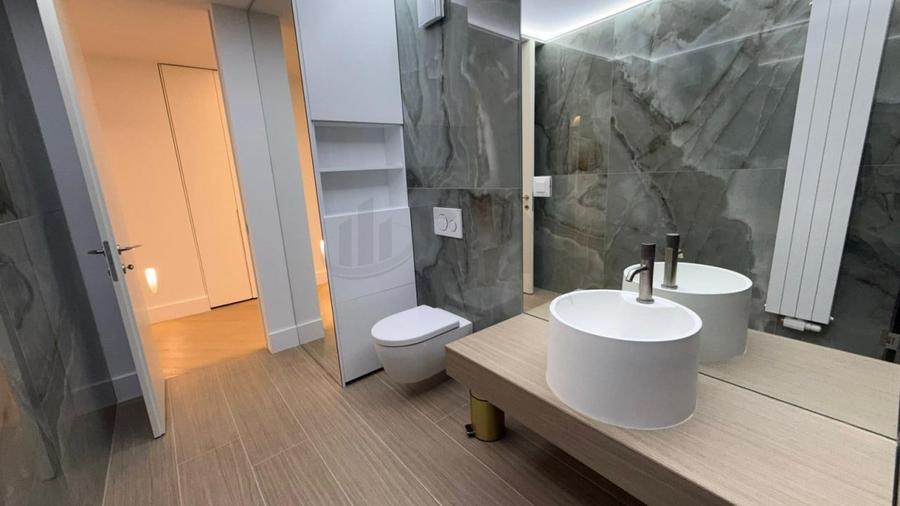 Apartament cu 3 camere semidecomandat în Iancu Nicolae