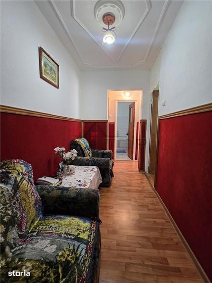 Apartament cu 3 camere decomandat în Nicolina