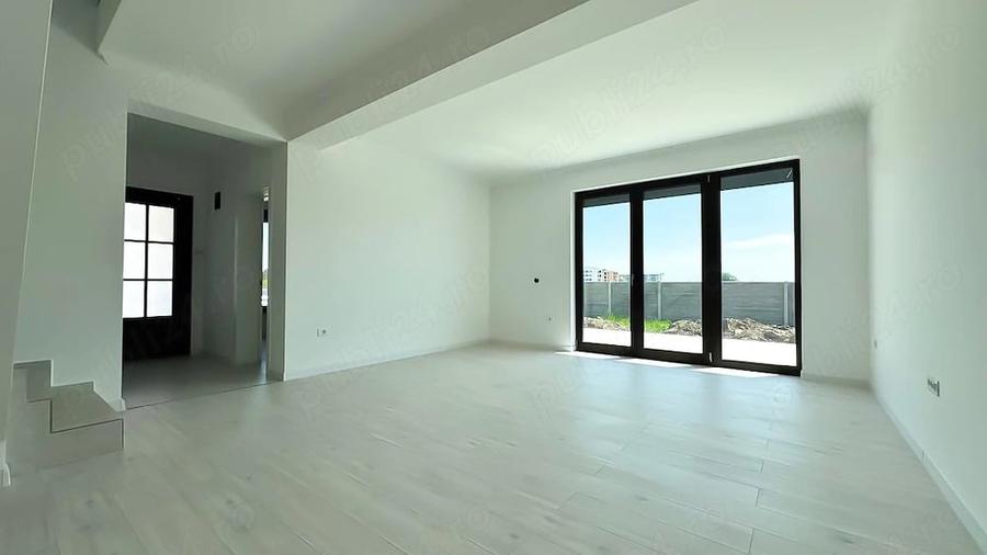 Casă cu 5 camere cu Teren 250 Mp în Giroc
