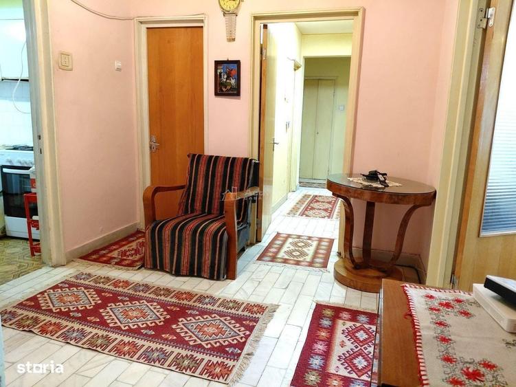 Apartament cu 4 camere decomandat în Central