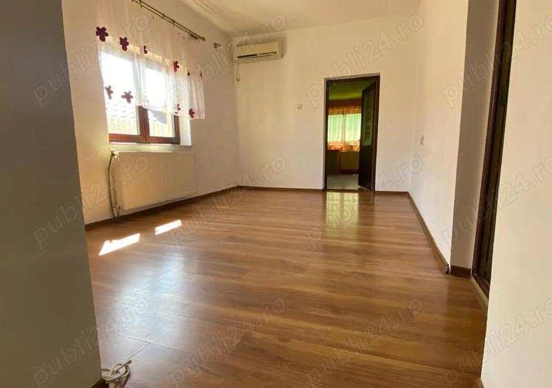 Casă cu 6 camere cu Teren 231 Mp în Central
