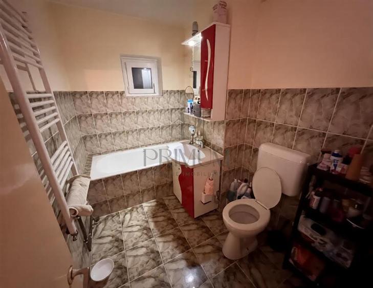 Apartament cu 3 camere decomandat, mobilat în Bucovina
