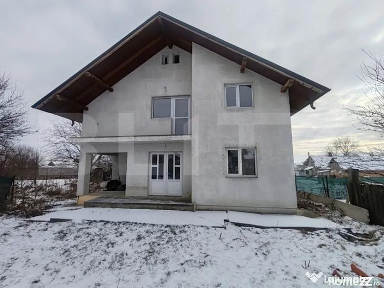 Casă cu 7 camere cu Teren 603 Mp în Central
