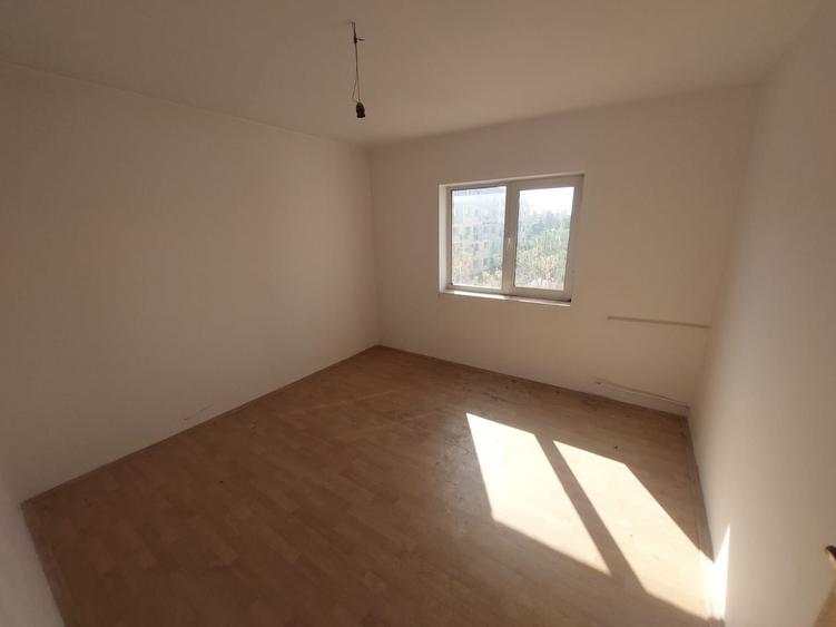 Apartament cu 2 camere decomandat în Micro 12