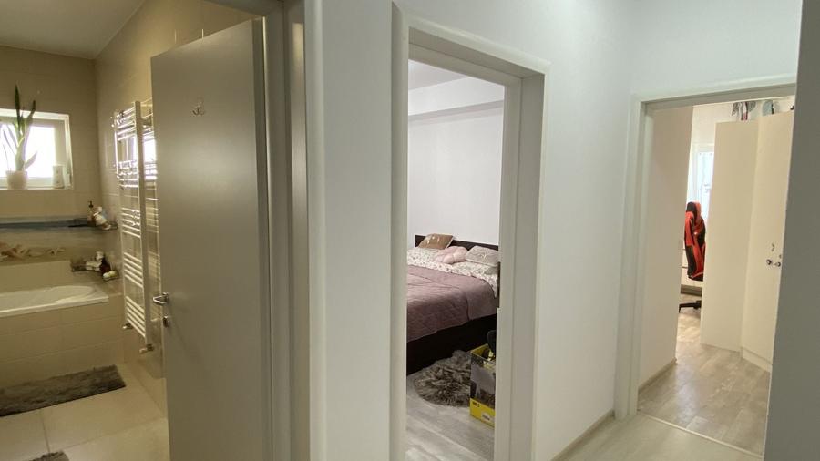 Apartament cu 3 camere semidecomandat, mobilat în Turnișor