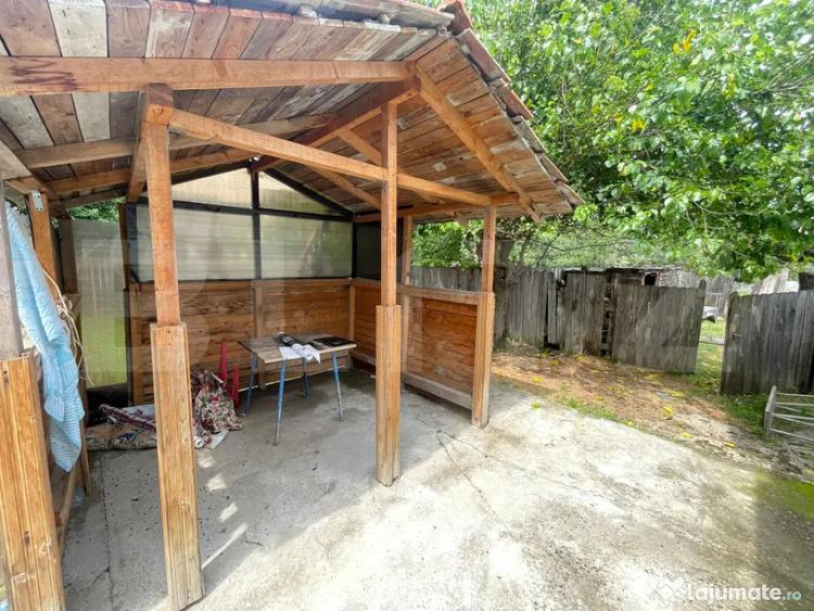 Casă cu 3 camere cu Teren 880 Mp în Leamna de Sus
