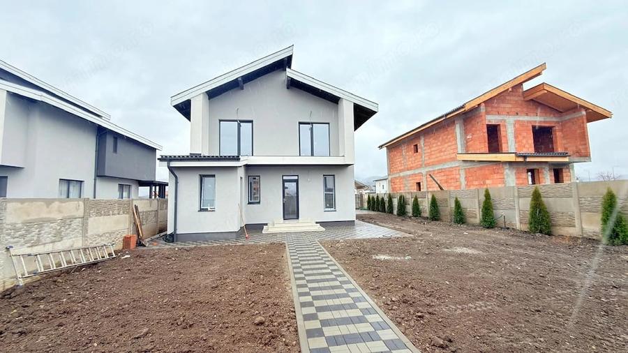 Casă cu Teren 511 Mp în Cristian